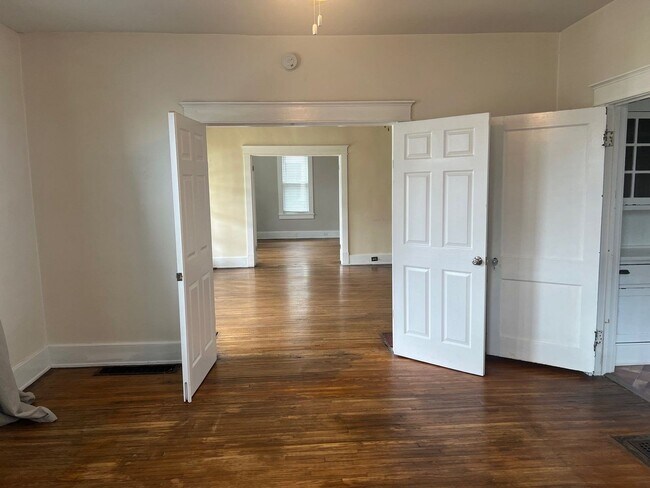 Building Photo - 2502 Blair Blvd