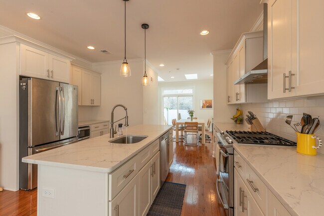 Building Photo - 1900 E Cumberland St