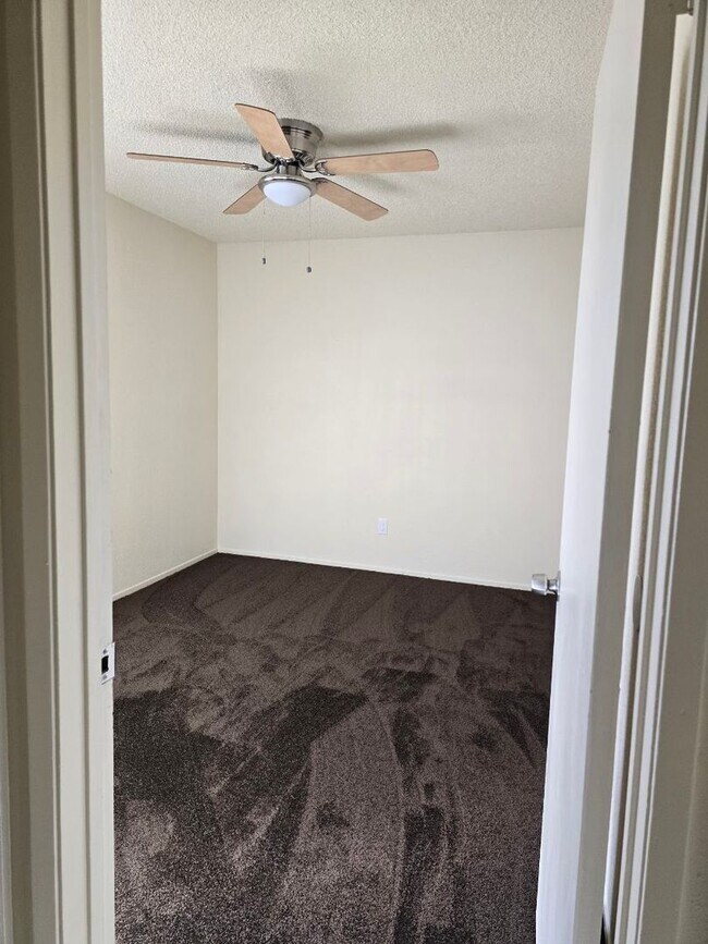 Building Photo - RECENTLY BEAUTIFULLY RENOVATED 4 BEDROOM 2...