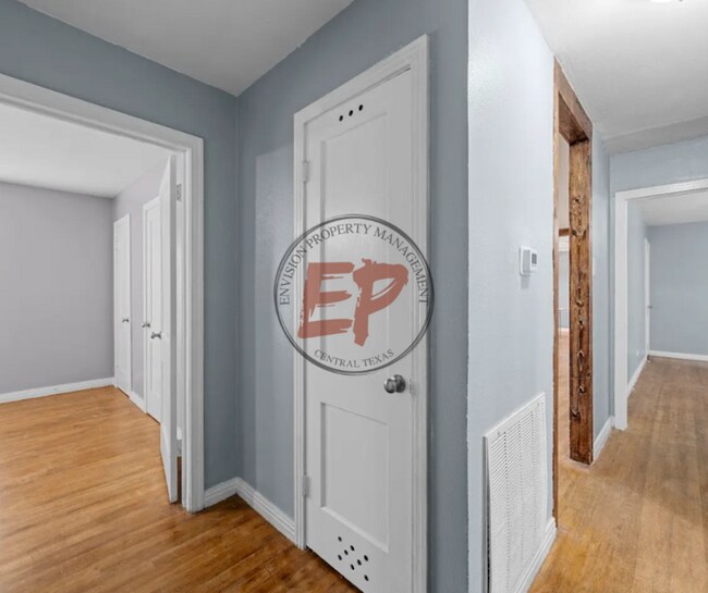 Building Photo - 3804 Parkwood St