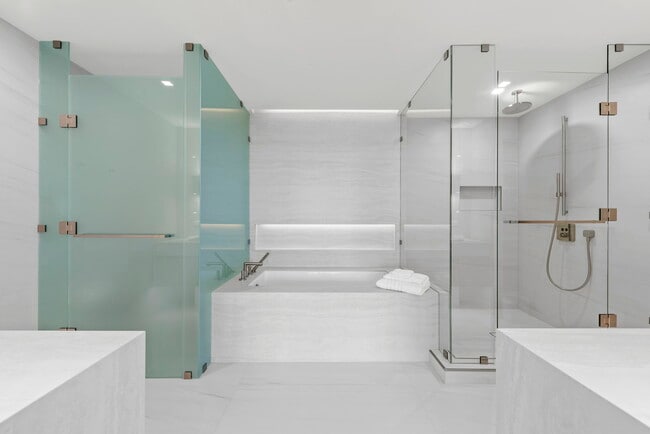 Building Photo - 900 N Ocean Blvd