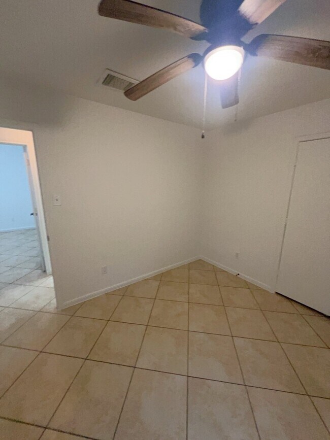Building Photo - 810 Chance Ln