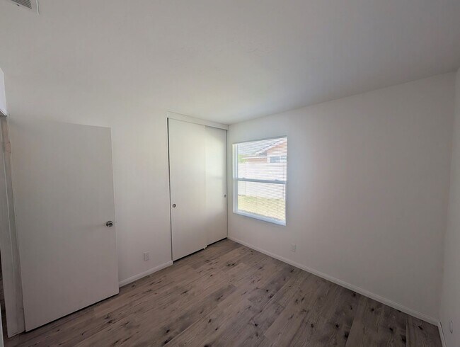 Building Photo - Corner Lot Home in Escondido!