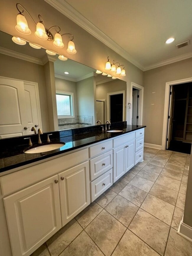 Building Photo - Beautiful Newer 3 Bedroom Home in Pearl!!!