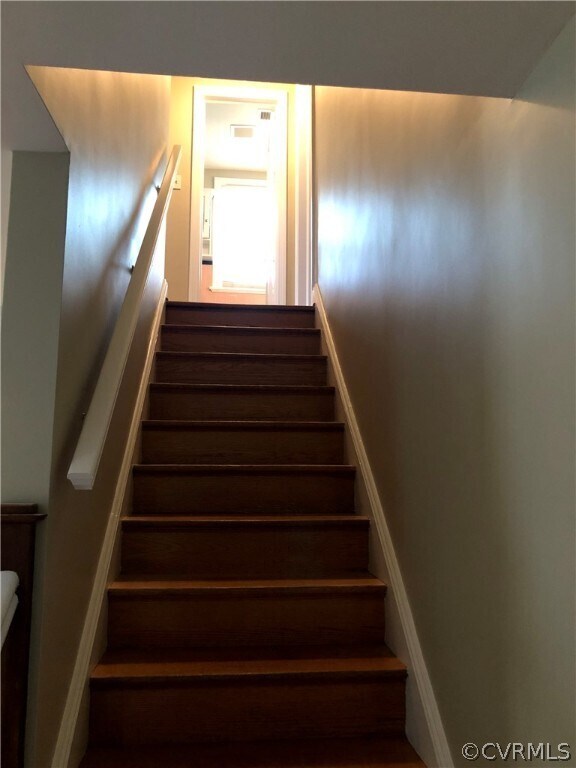 Building Photo - 208 Woodlawn Ave