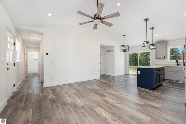 Building Photo - 4712 Owl View Dr