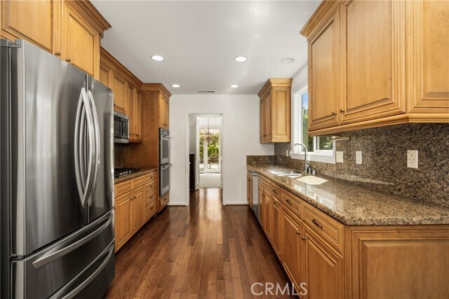 Building Photo - 5 Rue Fontainebleau