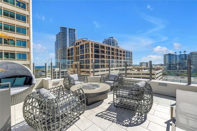 Building Photo - 275 1st Ave S