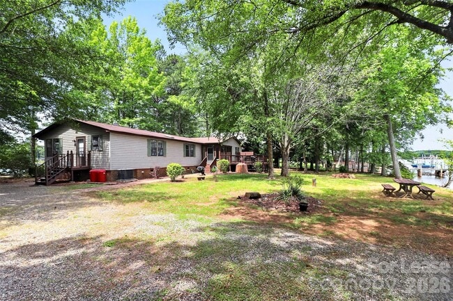 Building Photo - 120 Stepaside Ln