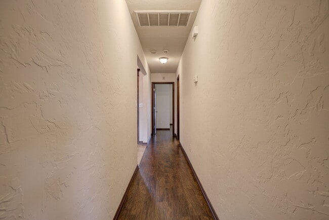 Building Photo - 509 Finch St