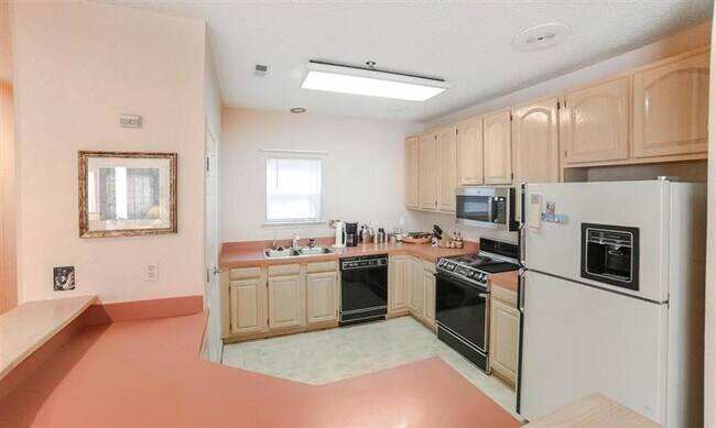 Building Photo - Stunning 2 Bedroom and 2 Bath Townhome !
