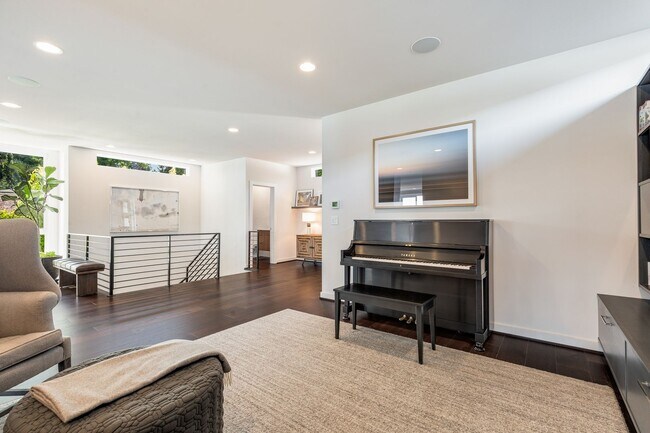 Building Photo - 7740 Seward Park Ave S