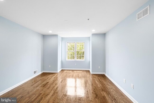 Building Photo - 1811 Titan St