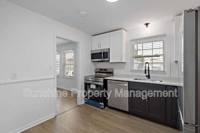 Building Photo - 906 37th St