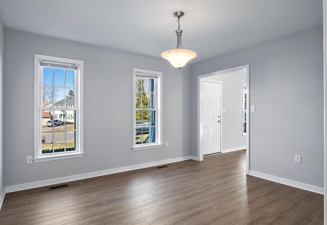 Building Photo - NEWLY RENOVATED 4 BEDROOM HOME IN ASHBROOK