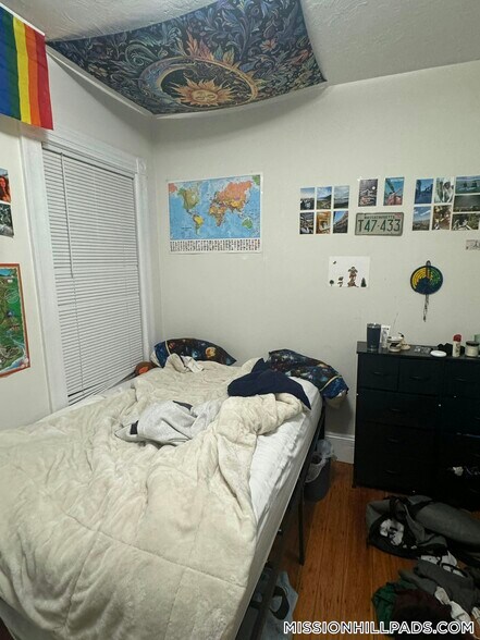 Building Photo - 74 Hillside St