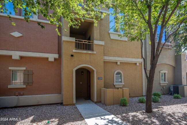 Primary Photo - 240 W Juniper Ave