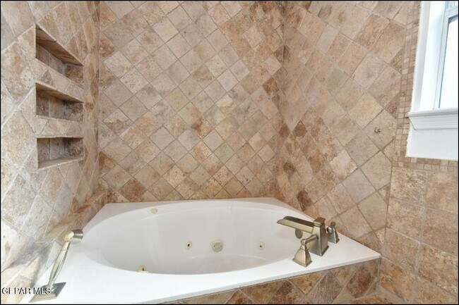 Building Photo - 1603 Villa Del Sol St