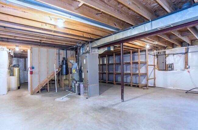 Building Photo - 2730 Wildwood Cir