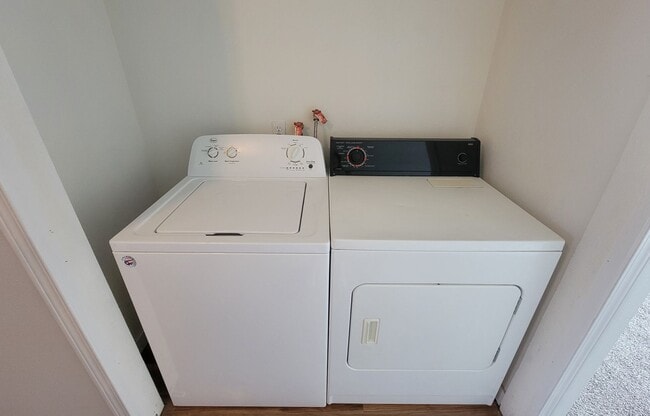 Building Photo - Updated 2-Bedroom Apartment with Pool, Bal...
