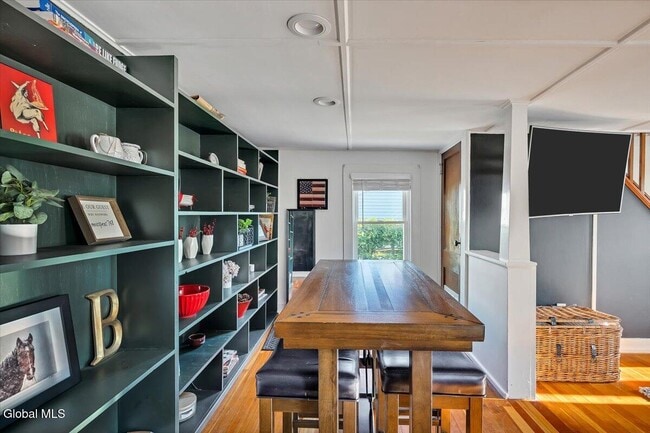 Building Photo - 138 Elm St