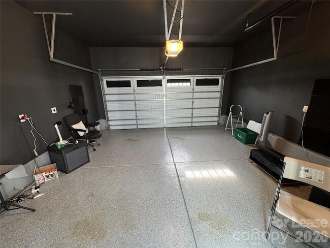 Building Photo - 335 Ladybird Ln