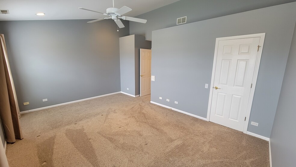 Building Photo - 2807 Stonewater Dr