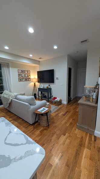 Building Photo - 104 Broughton Ave