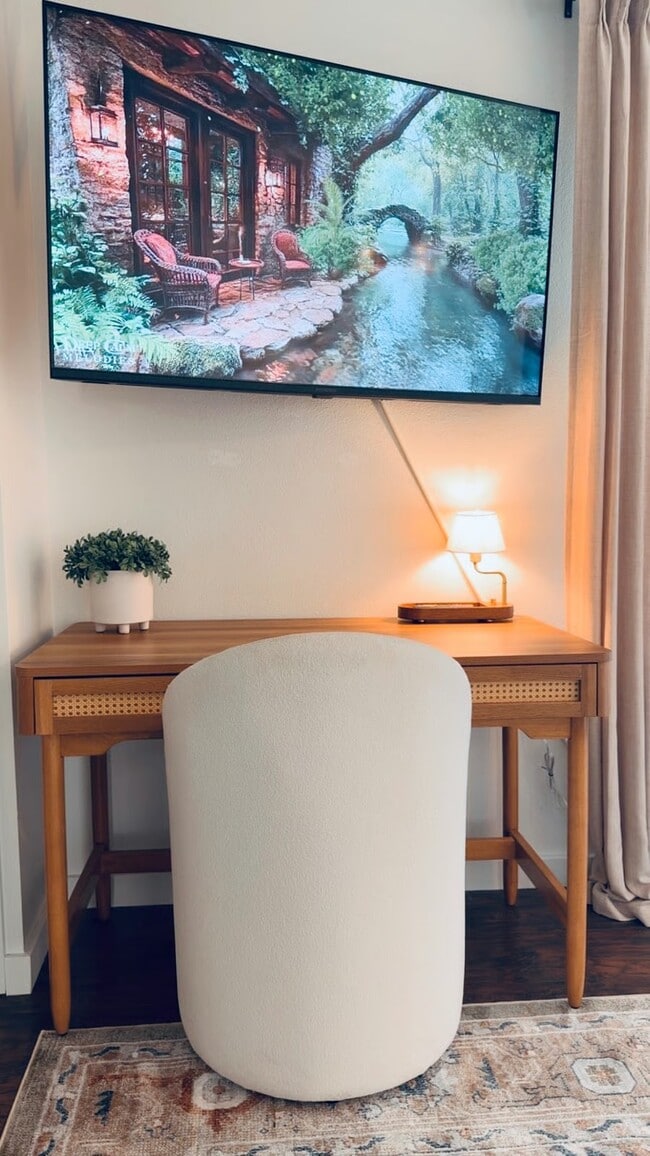 Building Photo - 177 N Singingwood St