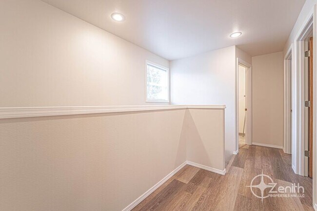 Building Photo - 1216 W 22nd St