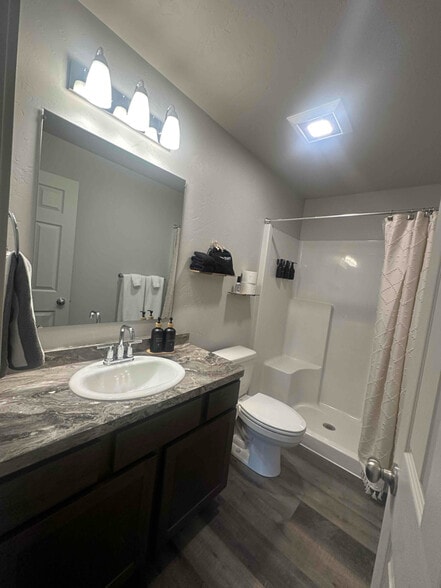 Building Photo - 12 Sawtooth Ct