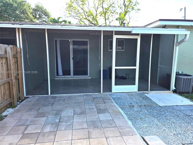 Building Photo - 2111 N 26th Ave