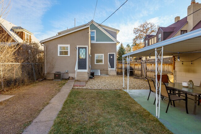 Building Photo - 1816 N Corona St
