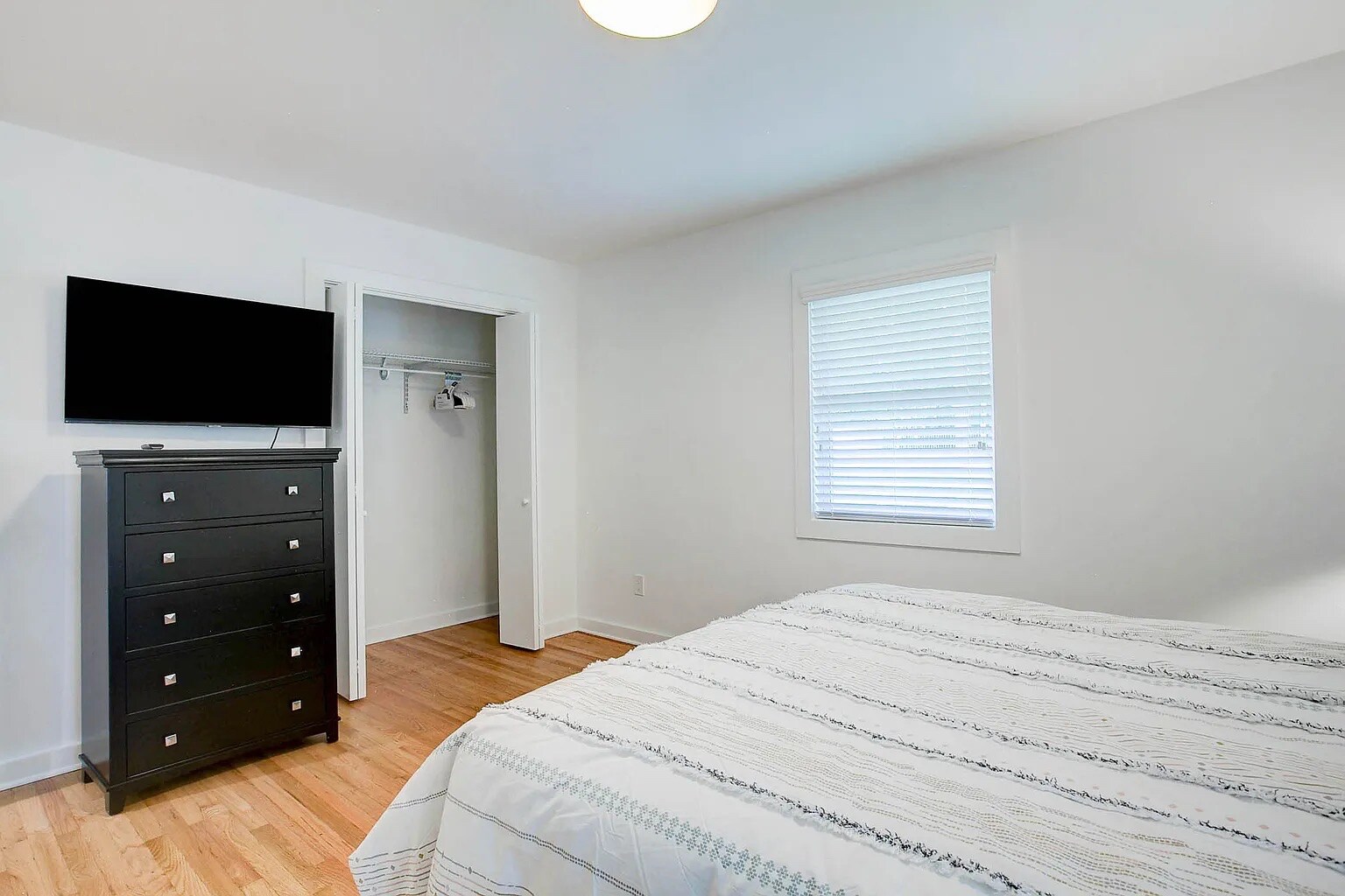 Building Photo - Room in House on Cooper Lake Rd SE