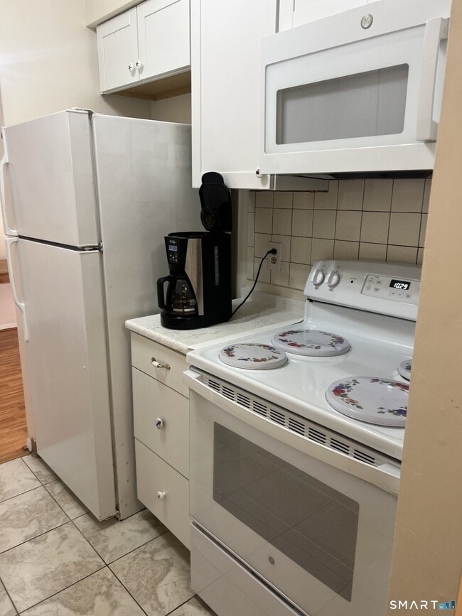 Building Photo - 285 Savin Ave