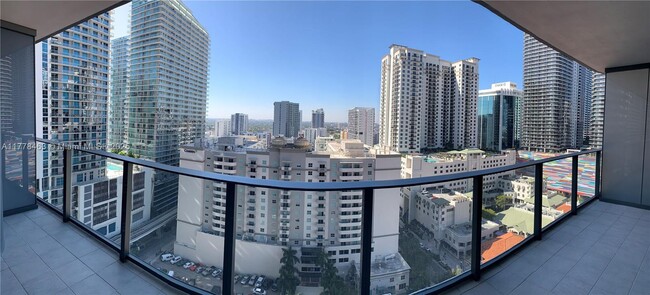 Building Photo - 1000 Brickell Plaza