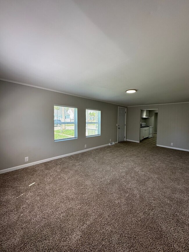 Building Photo - Backyard Nights & Front Porch Mornings — Cozy 3BR Brick Ranch in Fairlawn