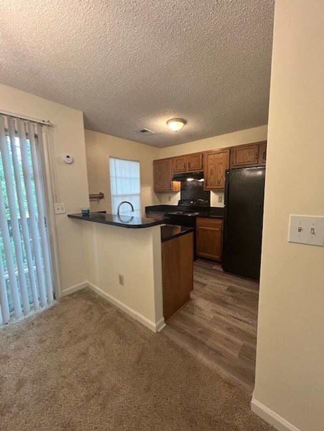 Building Photo - Coming Soon! 2 Bedroom Townhome!