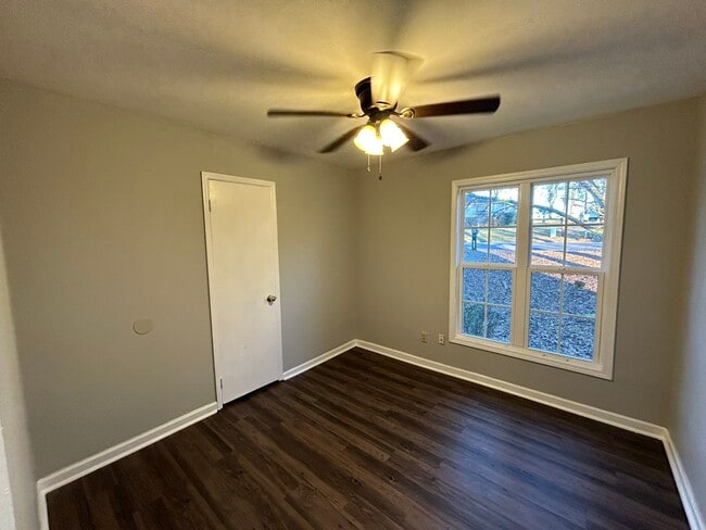 Building Photo - 108 Pinecrest Loop