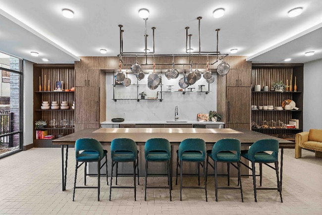 Building Photo - 86 Midtown Bridge St