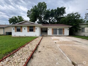 Building Photo - 360 Virtual Tour Available