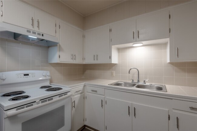 Building Photo - 525 12th St