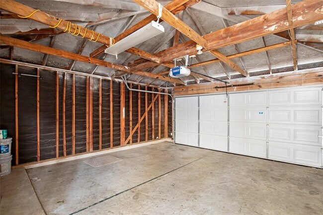 Building Photo - 18906 Atasca Oaks Dr