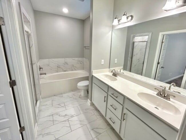 Building Photo - Now Leasing a 4-Bedroom 2.5 Bath Home in M...