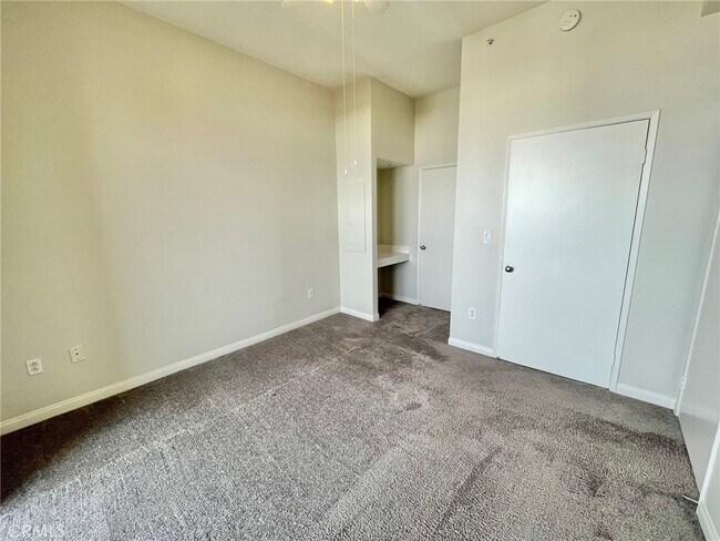 Building Photo - 488 E Ocean Blvd