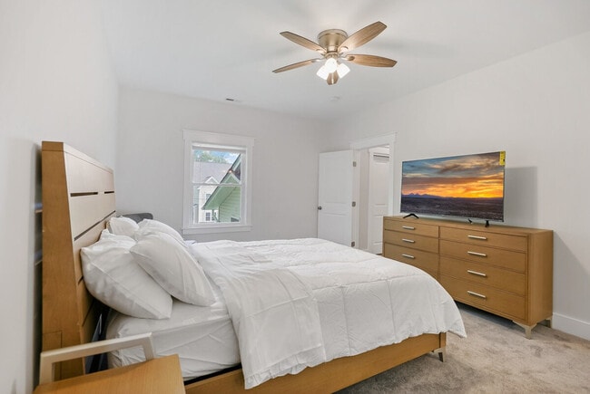 Building Photo - 7900 Heritage Dr