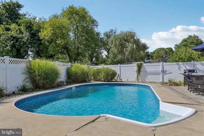 Building Photo - 608 Orchard Ct