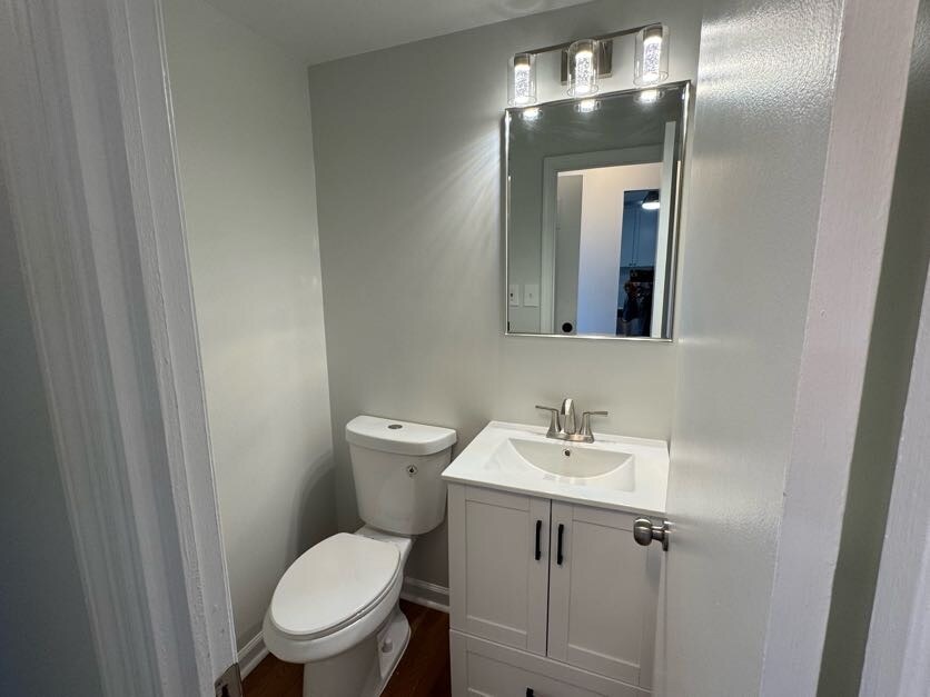 Building Photo - 5215 Lonsdale Dr