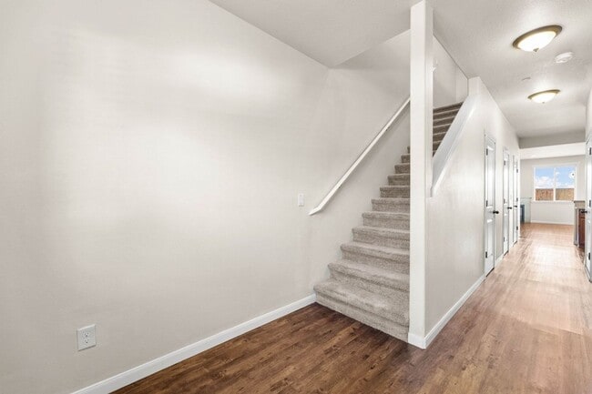 Building Photo - Gorgeous Townhome in Ridgefield!