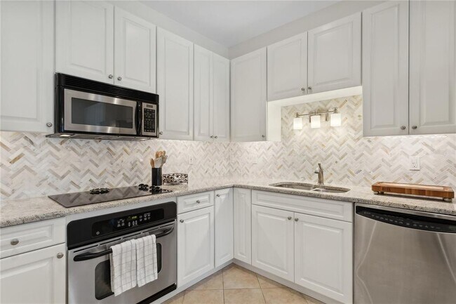Building Photo - 6319 Vista Verde Dr W